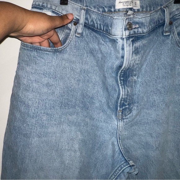Abercrombie & Fitch Curve Love 90s Straight Ultra High Rise Jeans - Picture 6 of 10